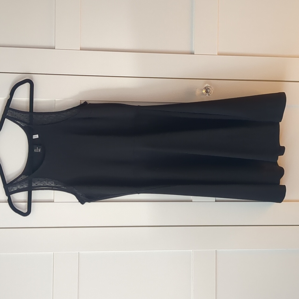 ❄️ 3/$30 H&M Black Sleeveless Skater Dress with Lace Trim